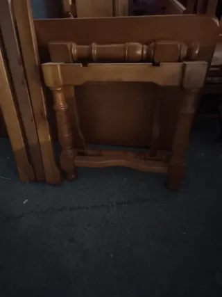 Mesa de comedor de madera