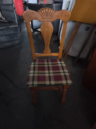 Mesa de comedor de madera