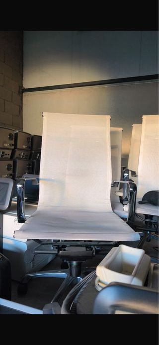 Sillas de oficina blancas