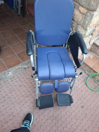 Silla de ruedas con WC incorporado VERMEIREN