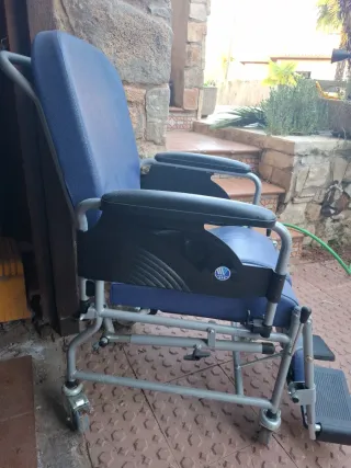 Silla de ruedas con WC incorporado VERMEIREN