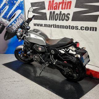 YAMAHA XSR700