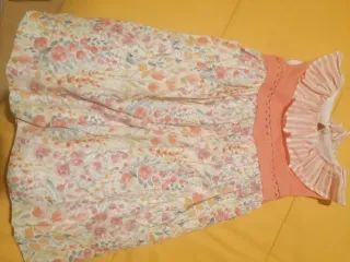 Vestido niña floral en coral.