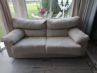 Sofá de 3 plazas en tela beige,