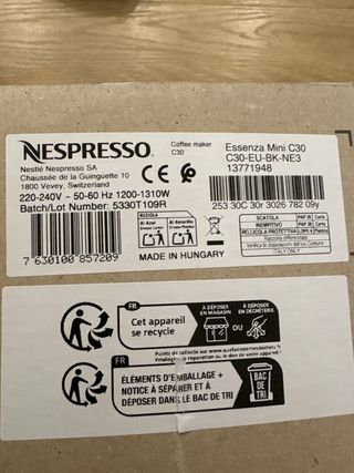 Cafetera Nespresso Essenza Mini C30 Negra