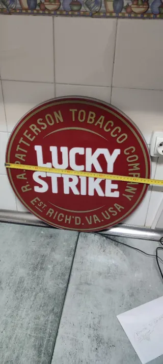 Cartel Luminoso Lucky Strike