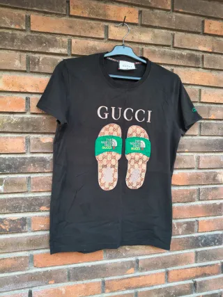 Camiseta Gucci Negra con Diseño