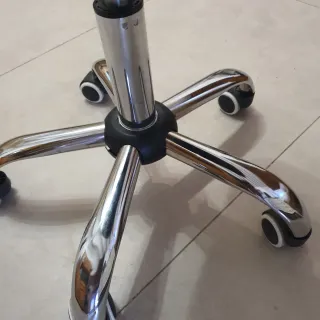 Taburete de oficina con ruedas