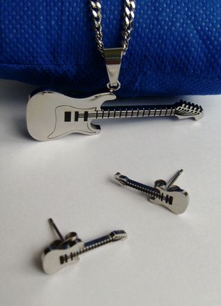 Pendientes de guitarra eléctrica