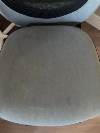 Silla de escritorio gris y negra