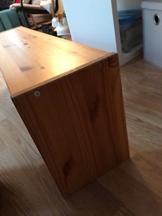 Estantería de pared de madera