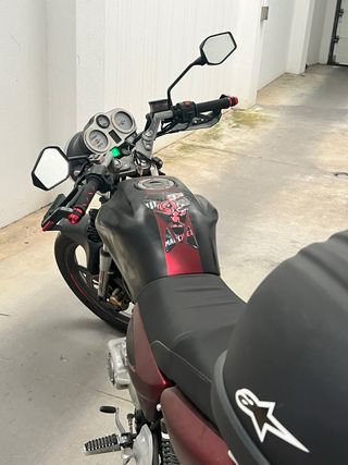 Keeway Speed 125 Negra/Burdeos