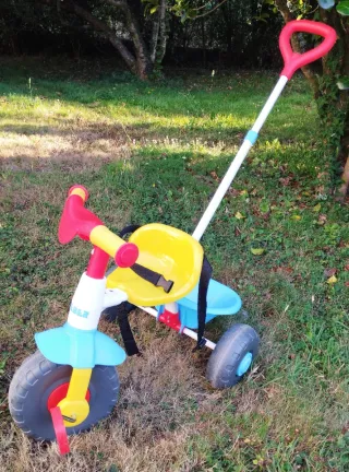 Triciclo Feber con manillar y asiento