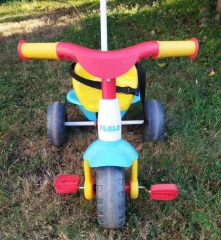 Triciclo Feber con manillar y asiento