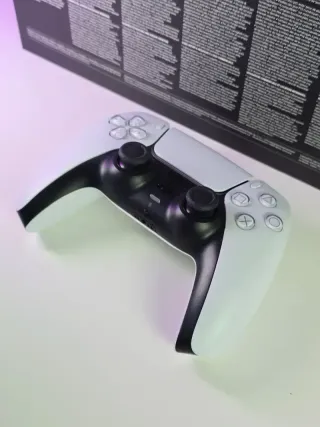 PS5 Digital Edition + 2 Mandos