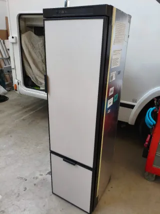 Nevera Trivalente Thetford N4141E+ Grande 140L aut