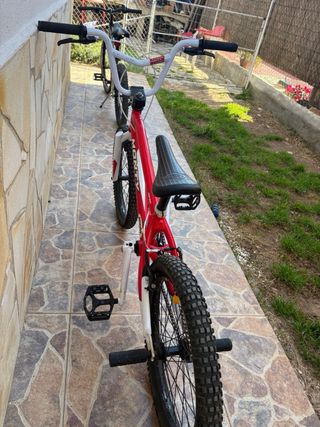 Bicicleta BMX Monty Roja