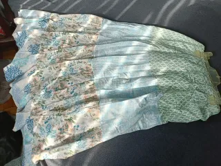 Vestido largo estampado coral y flores