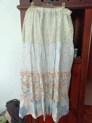 Vestido largo estampado coral y flores