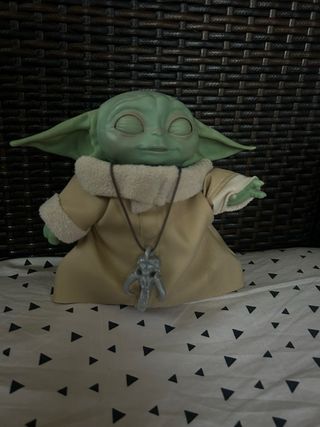 Muñeco Baby Yoda Electrónico