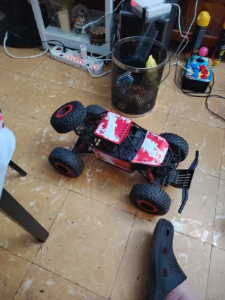 Coche RC todoterreno rojo
