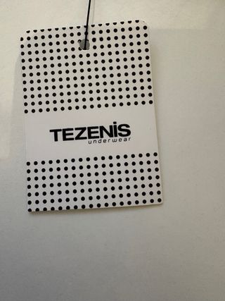 Falda corta negra con pedrería