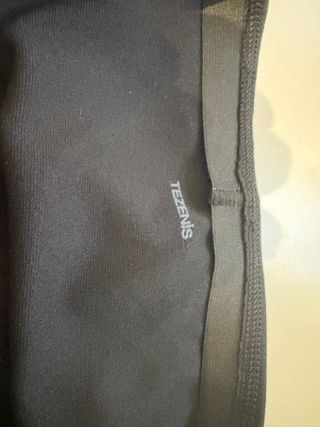 Falda corta negra con pedrería