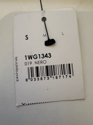 Falda corta negra con pedrería