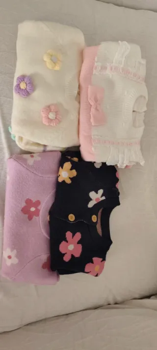 Peleles para bebé con flores