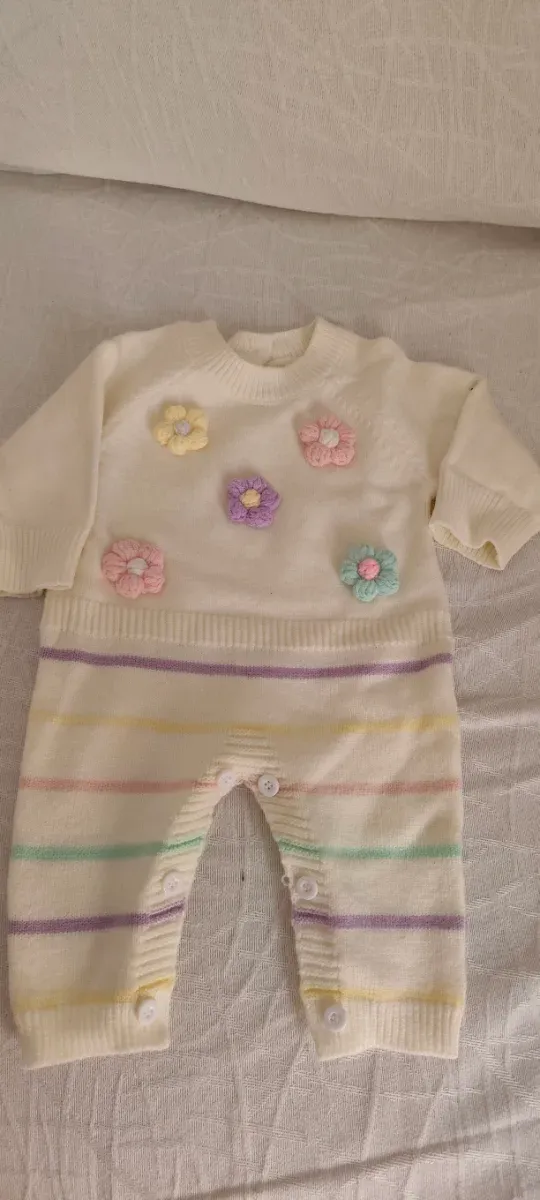 Peleles para bebé con flores