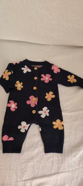 Peleles para bebé con flores