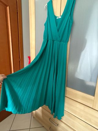 Abito verde plissé scollo V