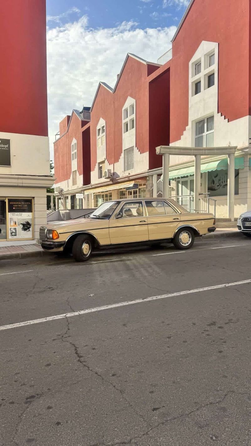 Mercedes-Benz Clase E 1985 - foto 1