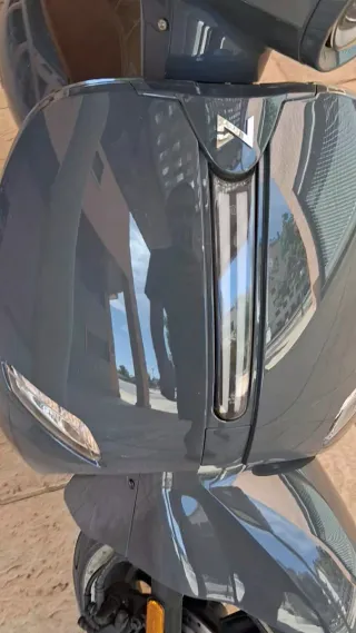 Moto Scooter Gris Oscuro