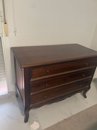 Comoda y dos mesitas de noche de maedera