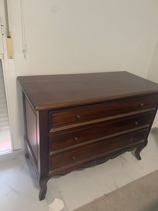 Comoda y dos mesitas de noche de maedera