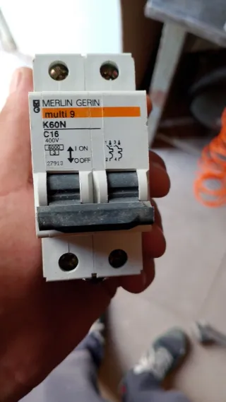 Reparaciones, montajes, electricidad, fontanería..