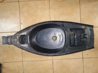 Asiento Aprilia Area 51