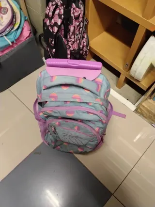 Mochila Totto con ruedas y diseño