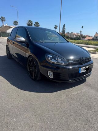 Volkswagen Golf GTI (adidas)