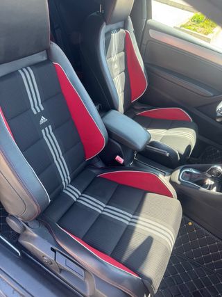 Volkswagen Golf GTI (adidas)