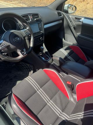 Volkswagen Golf GTI (adidas)