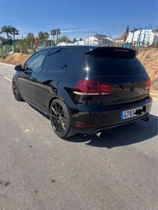Volkswagen Golf GTI (adidas)
