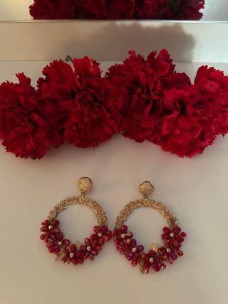 Pendientes Aro Dorados con Flores Rojas