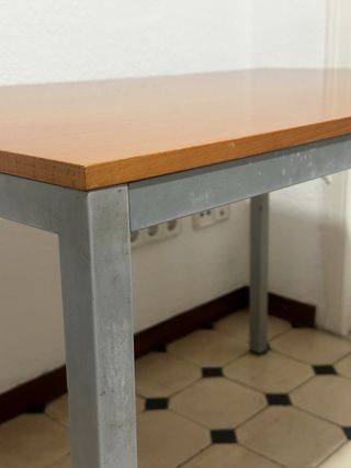 Mesa comedor madera y metal minimal