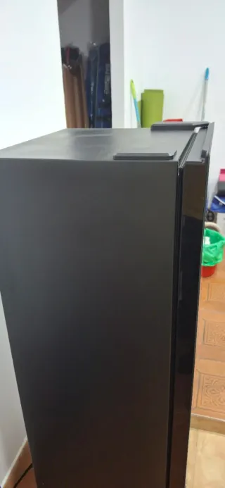 Vinoteca Haier Negra