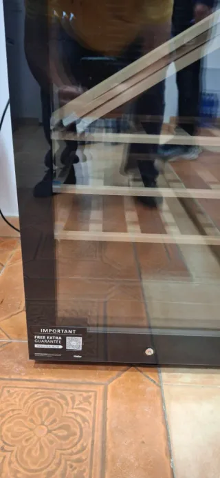 Vinoteca Haier Negra