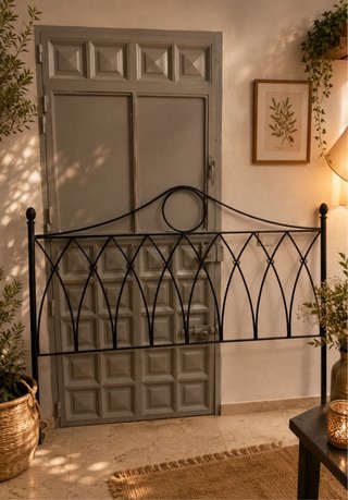 Cabecero de forja negro mide 1,62