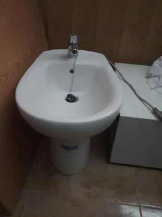 Bidé Roca Victoria con grifo