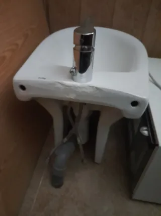 Bidé Roca Victoria con grifo